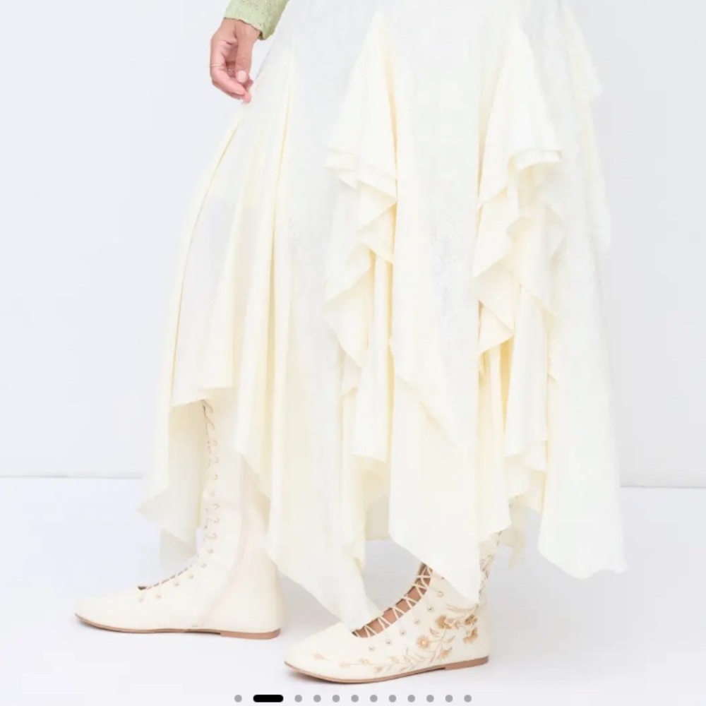 Lace Mid Rise Assymetrical Hem Cream Skirt XS - Picture 6 of 10